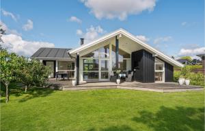 Stunning Home In Børkop