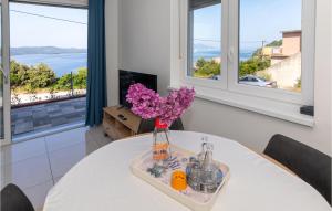 1 Bedroom Lovely Apartment In Komarna 