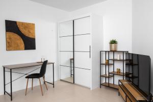 Browary Warszawskie Modern Studio by BookingHost