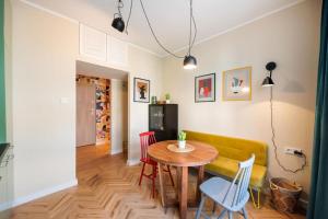 ECRU Eclectic City Apartment near Old Town WWA5