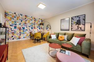 ECRU Eclectic City Apartment near Old Town