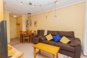 086 Retro Mayor Holiday - Alicante Holiday