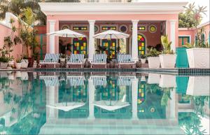 HOTEL WHITE RABBIT