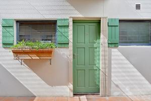 Modern Sea Point Oasis Garden, Pool & Gym Access