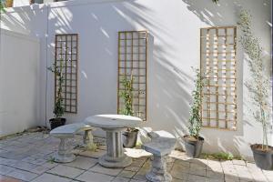 Modern Sea Point Oasis Garden, Pool & Gym Access