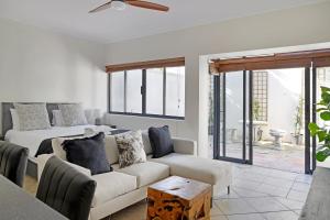 Modern Sea Point Oasis Garden, Pool & Gym Access