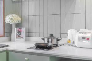 Evergreen apartment by Beginning with, 3BR in heart of Nimman