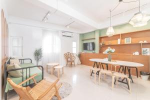 Evergreen apartment by Beginning with, 3BR in heart of Nimman