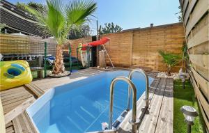 Maisons de vacances Nice Home In Orange With Outdoor Swimming Pool, Wifi And 2 Bedrooms : photos des chambres