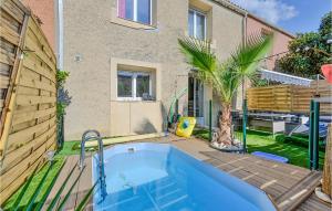 Maisons de vacances Nice Home In Orange With Outdoor Swimming Pool, Wifi And 2 Bedrooms : photos des chambres