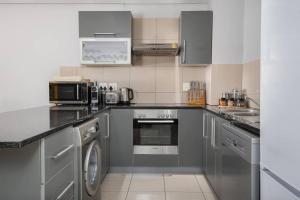 8th Floor - Table Mountain Views Central & Secure