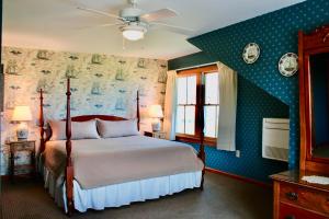 King Room with Sea View room in Rose Farm Inn