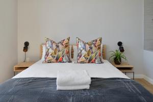 Modern 1-Bed V&A Waterfront Canal & Harbor Views