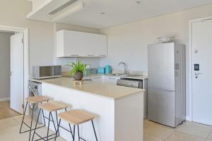 Modern 1-Bed V&A Waterfront Canal & Harbor Views