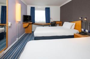 Standard Twin Room with Free Hot Breakfast room in Holiday Inn Express London - Wandsworth an IHG Hotel