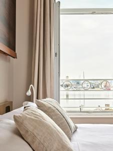 Hotels Otonali Hotel : Chambre Double Vue sur le Port