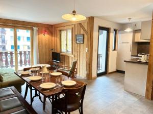 Les Gets: Appartement central 2 ch, balcon, au pied des pistes - FR-1-623-132