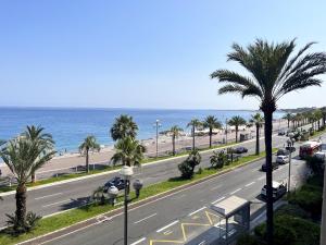Promenade-des-anglais-front-sea