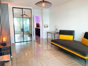 Promenade-des-anglais-front-sea