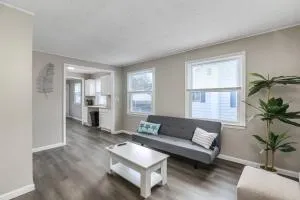 Cute Cottage 2 Blocks from Lake - 敦提