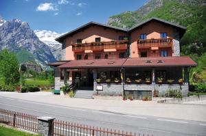 Hotel Ristorante Miramonti, Szállodák - Val Masino