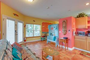 Walk to Indian Rocks Beach - Vibrant Condo