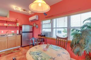 Walk to Indian Rocks Beach - Vibrant Condo