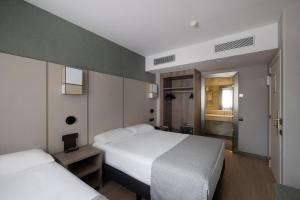 Triple Room (2 Adults + 1 Child) room in Catalonia Albeniz