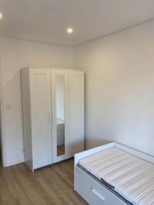 Carcavelos Beach 5 Bedrooms Serviced Apartment