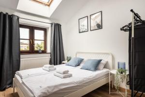 Blossom - Old Town Residence - by Upstairs