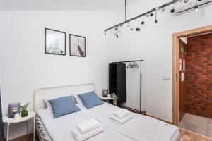 Blossom - Old Town Residence - by Upstairs