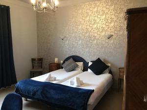 Hotels Le Pont Napoleon Moissac : Chambre Lits Jumeaux - Vue sur Lac