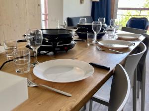 Appartement rénové proche centre station avec balcon - FR-1-346-325