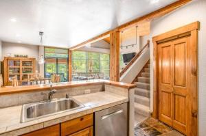 Lovely Townhome A Half-Mile From Keystone Gondola W-Shared Hot-Tub Excellent Views,