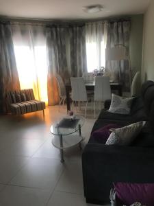 Soleado apartamento Alegria con piscina