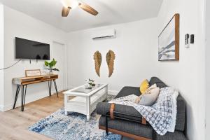 Intimate Casita Mia minutes away from Airport, Calle 8, Brickell, Coral Gables, The beach and more!