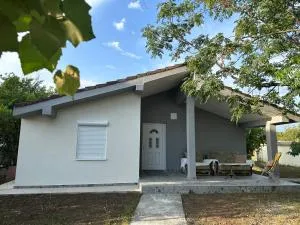 Apartment Oki Ulcinj - 东吉托伊