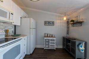 Dolphin Cove Cottage -22 & Pet Friendly!