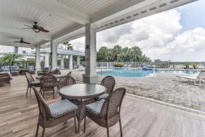 Riverwalk Condo - Large 2-2 And Brand New!