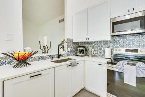 BBQ Ready Retreat with Pool Access in Palm Harbor - 3hvězdičkové hotely ve městě Palm Harbor