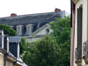 Maisons de vacances Maison, Cite Plantagenet, 20 m de la parade des pilotes 24 h, 20 mn en tram du circuit : Maison 4 Chambres