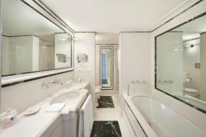 Deluxe Superior Double Room with Sea View room in Il San Pietro di Positano
