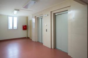 Krochmalna Red Apartment by BookingHost