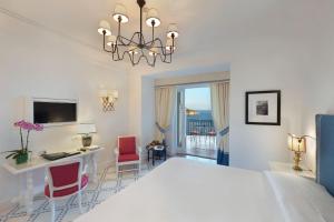 Deluxe Double or Twin Room with Terrace and Sea View room in Il San Pietro di Positano