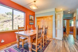 Cozy Condo with Views, 3 Mi to Winter Park Resort!