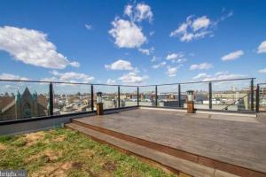 The Fishtown Blue Jay - Garage Parking Included!