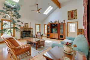 < 1 Mi to Camelback Resort: Home w Pool Table!