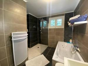 Villas Grande Villa avec piscine : photos des chambres