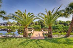Waterfront Port Charlotte Vacation Rental with Dock! - 3hvězdičkové hotely ve městě Port Charlotte