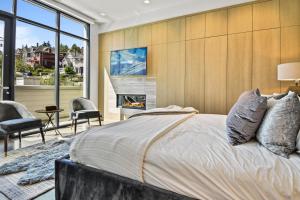 Luxury Townhouse at Parkite on Main Walk to Skiing, Shopping, and Restaurants Private Hot Tub